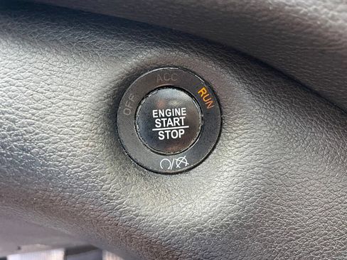 Used 2019 Jeep Cherokee Limited AWD/4WD image 9