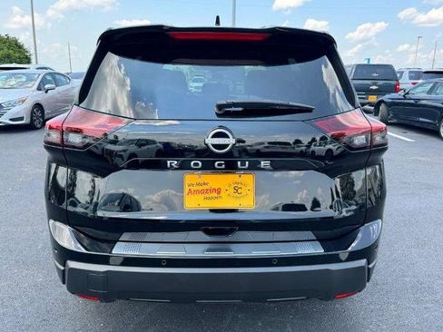 Certified 2026 Nissan Rogue SV FWD image 4