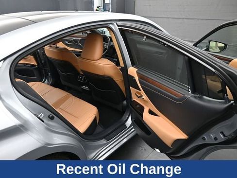Used 2022 Lexus ES 350 Ultra Luxury w/ Accessory Package FWD image 16