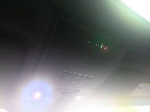 Used 2022 Volkswagen Atlas Cross Sport SE image 36