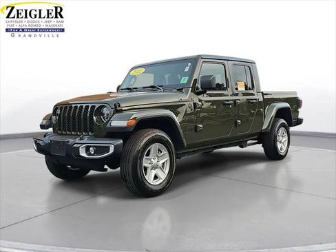 Certified 2022 Jeep Gladiator Sport AWD/4WD image 1