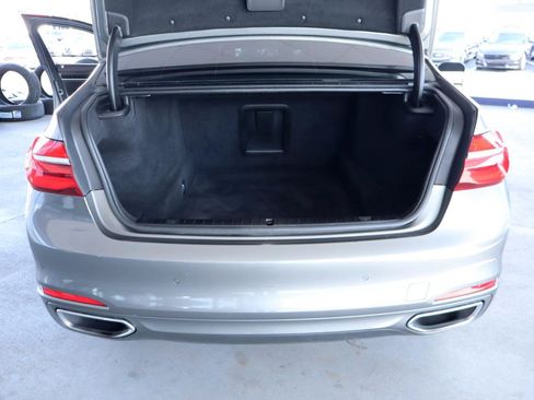 Used 2018 BMW 750i RWD image 33