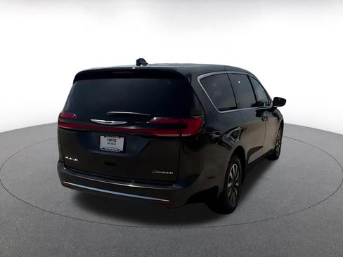 Used 2023 Chrysler Pacifica Touring-L FWD image 15