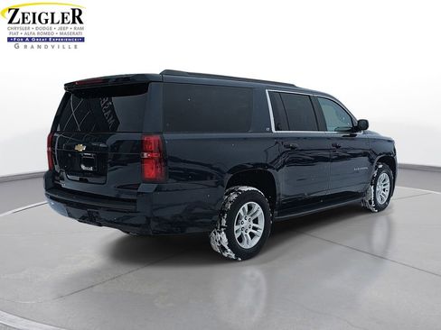 Used 2018 Chevrolet Suburban LT w/ Luxury Package image 5