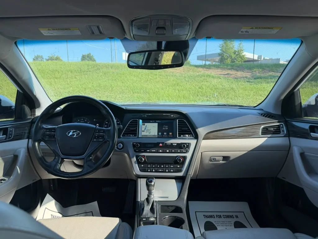 Used 2015 Hyundai Sonata Limited w/ Option Group 06 FWD image 17