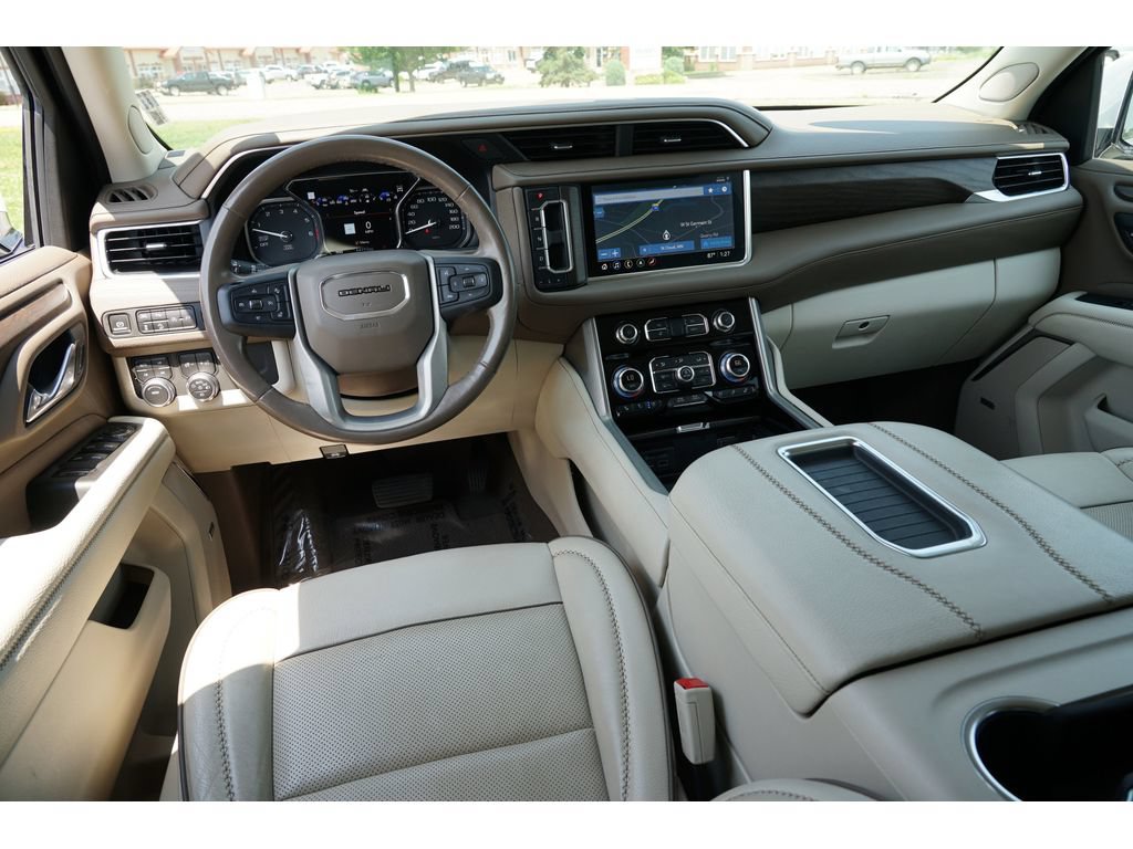Used 2021 GMC Yukon XL Denali w/ Denali Premium Package AWD/4WD image 26