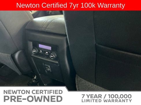Used 2023 Chevrolet Traverse LT FWD image 7