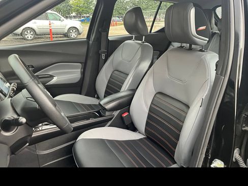 Used 2023 Nissan Kicks SR w/ SR Premium Package FWD image 8