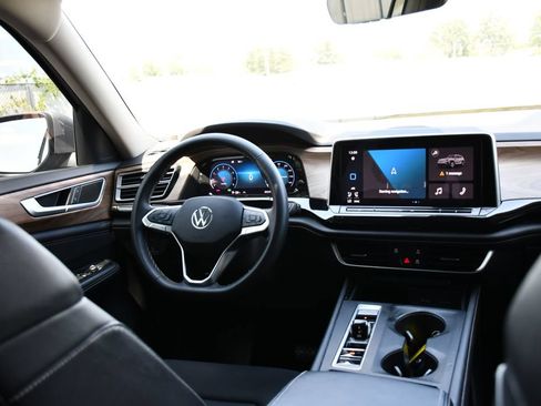 Used 2025 Volkswagen Atlas SE AWD/4WD image 20