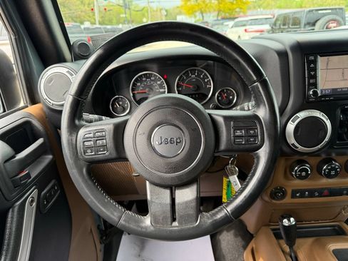 Used 2014 Jeep Wrangler Unlimited Sahara w/ Max Tow Package AWD/4WD image 27