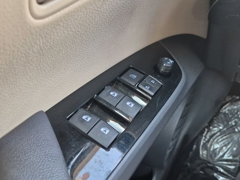 Used 2016 Toyota Prius Two FWD image 9