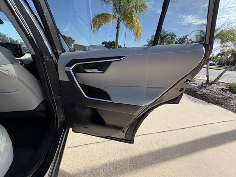 Used 2021 Toyota RAV4 XLE Premium image 32