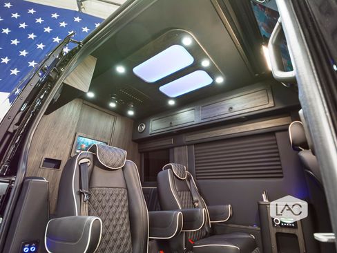 Used 2025 Mercedes-Benz Sprinter 2500 image 5