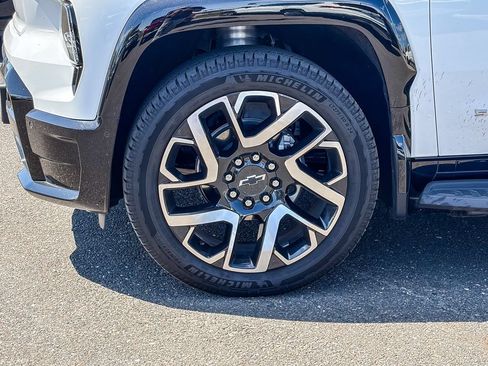 Used 2024 Chevrolet Silverado EV RST AWD/4WD image 7
