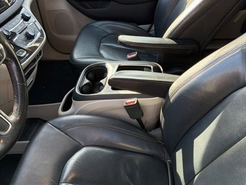 Used 2019 Chrysler Pacifica Touring-L Plus w/ Advanced Safetytec Group image 9