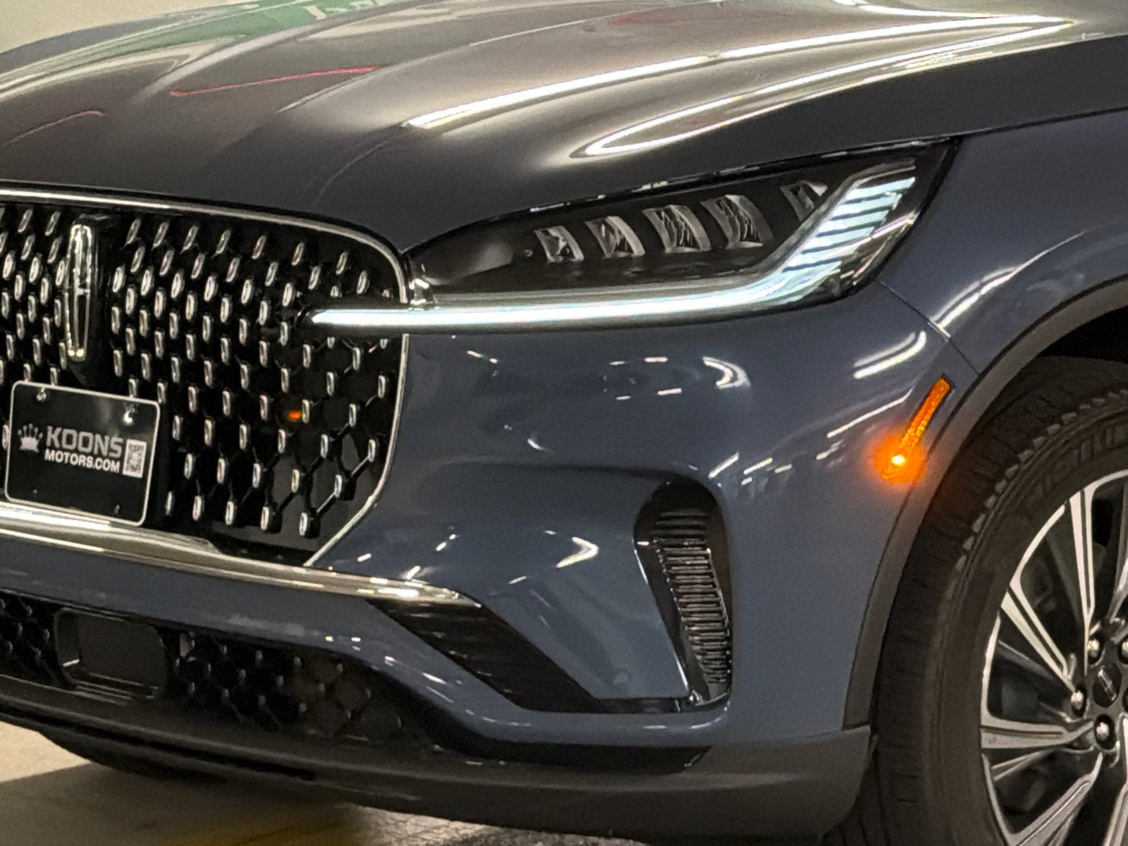 New 2027 Lincoln Aviator AWD image 2
