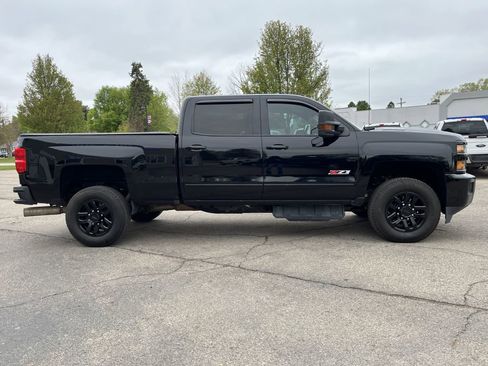 Used 2018 Chevrolet Silverado 2500 LT w/ Midnight Edition AWD/4WD image 5