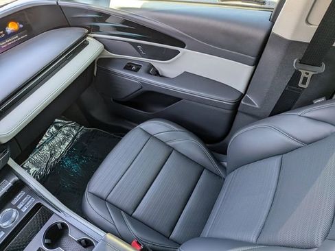 Certified 2024 Lincoln Nautilus Reserve image 15