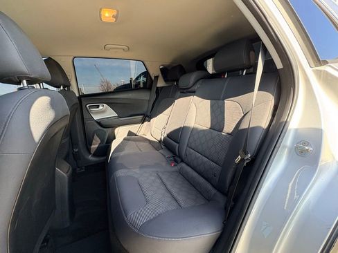 Used 2019 Kia Niro LX image 11