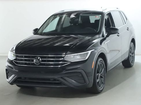 Certified 2022 Volkswagen Tiguan SE w/ Panoramic Sunroof Package image 1