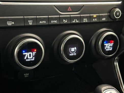 Used 2020 Jaguar E-PACE SE image 23