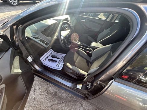 Used 2014 Ford Focus SE FWD image 6