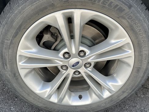 Used 2013 Ford Taurus SEL FWD image 14