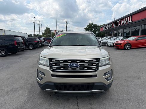 Used 2017 Ford Explorer XLT FWD image 8