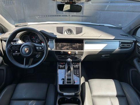 Certified 2026 Porsche Macan image 18
