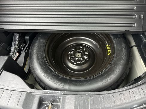 Used 2018 Toyota RAV4 LE FWD image 35