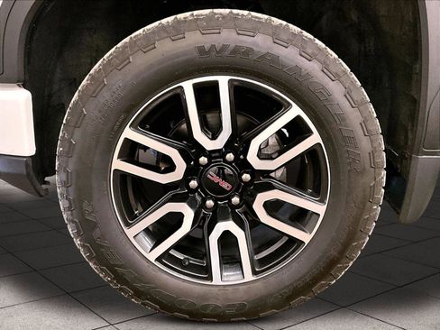 Used 2022 GMC Sierra 1500 AT4 w/ AT4 Preferred Package image 8