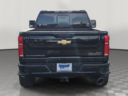 Used 2024 Chevrolet Silverado 2500 High Country w/ High Country Premium Package AWD/4WD image 5