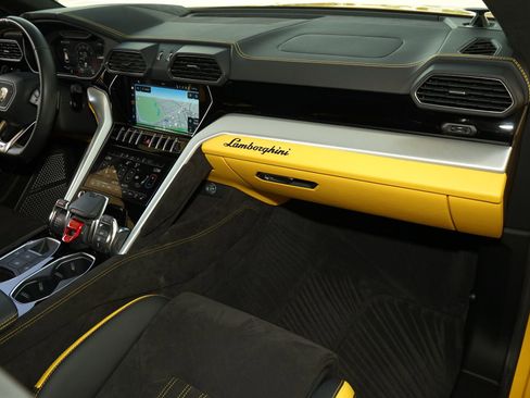 Used 2023 Lamborghini Urus S image 12