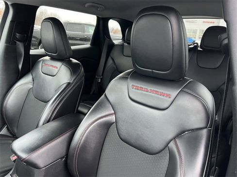 Used 2019 Jeep Cherokee Trailhawk w/ Cold Weather Group image 14