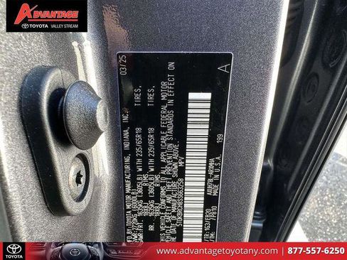 Certified 2025 Toyota Highlander XLE image 24