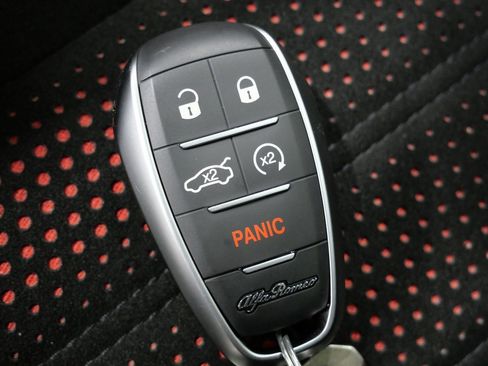 Used 2024 Alfa Romeo Tonale Veloce image 32