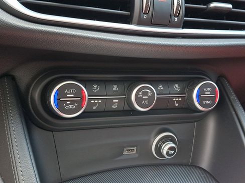 Used 2022 Alfa Romeo Stelvio Veloce AWD/4WD image 16