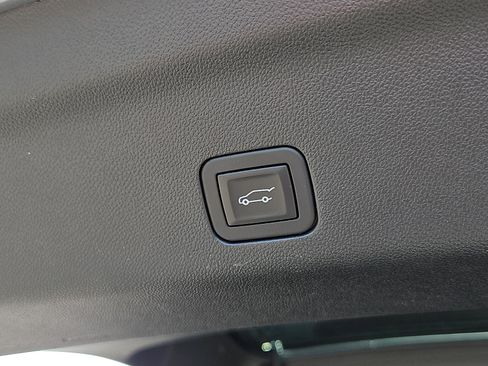 Used 2025 GMC Yukon XL Denali AWD/4WD image 30