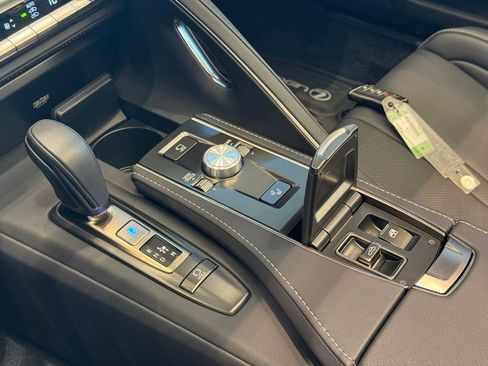 Certified 2024 Lexus LC 500 Convertible image 33