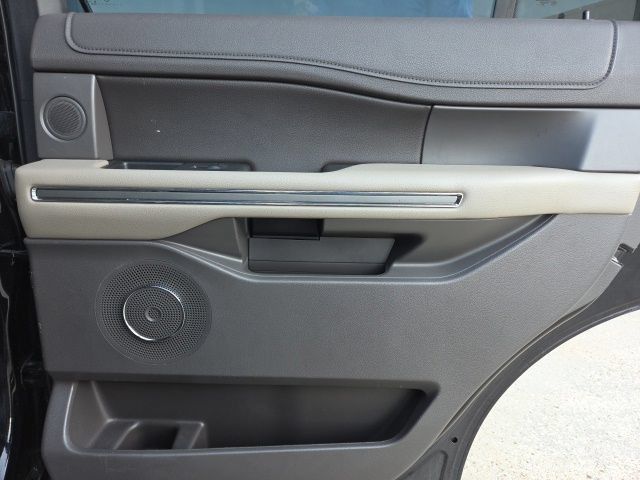 Used 2019 Ford Expedition XLT w/ Equipment Group 202A RWD image 19