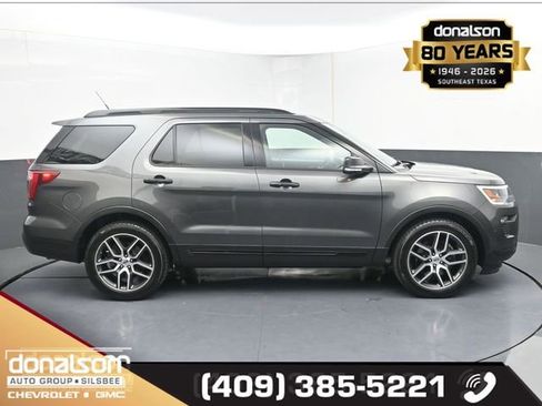 Used 2018 Ford Explorer Sport image 2