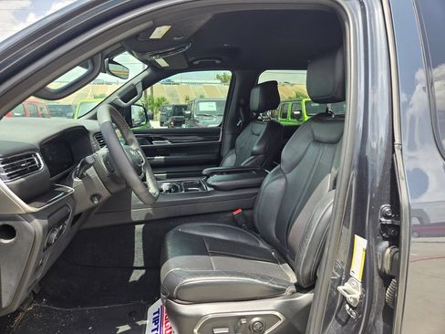Used 2022 Jeep Wagoneer Series I RWD image 9