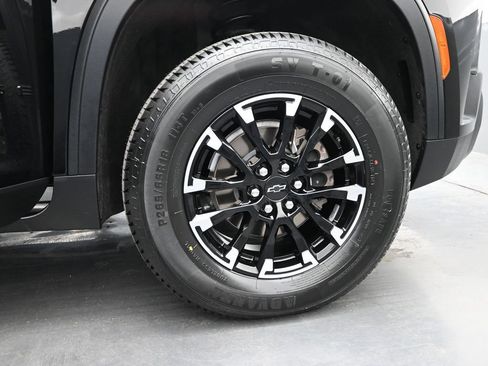 Used 2025 Chevrolet Traverse Z71 AWD/4WD image 16