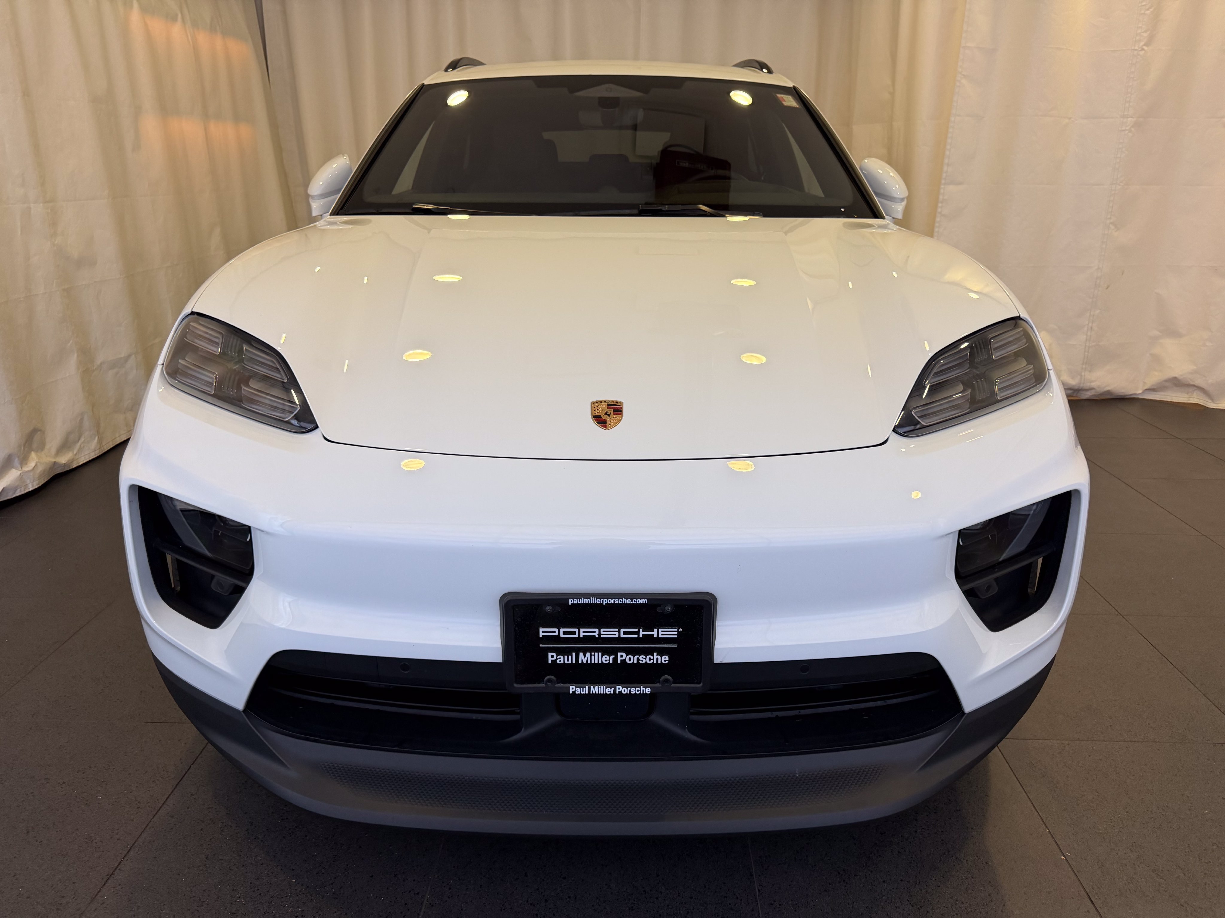 Certified 2026 Porsche Macan 4S Electric AWD/4WD image 6