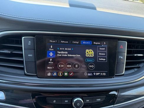 Used 2021 Buick Enclave Essence image 26