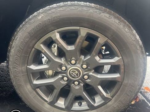 Used 2023 Toyota Tundra Platinum image 5