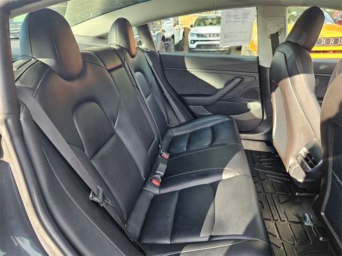 Used 2019 Tesla Model 3 Long Range image 16