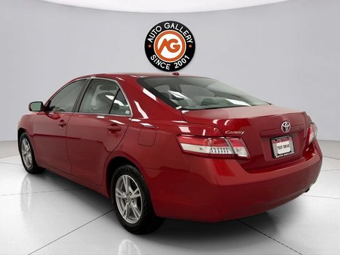 Used 2010 Toyota Camry LE FWD image 5