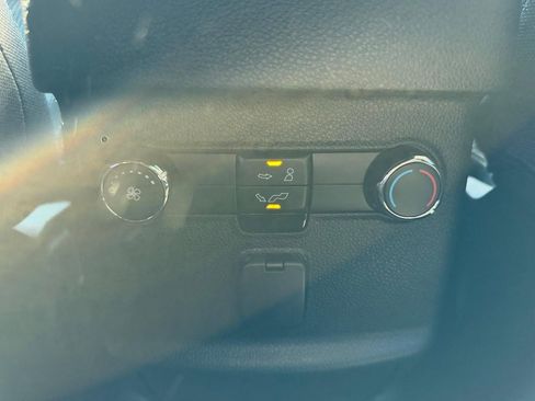 Used 2018 Ford Explorer XLT w/ Equipment Group 201A image 12