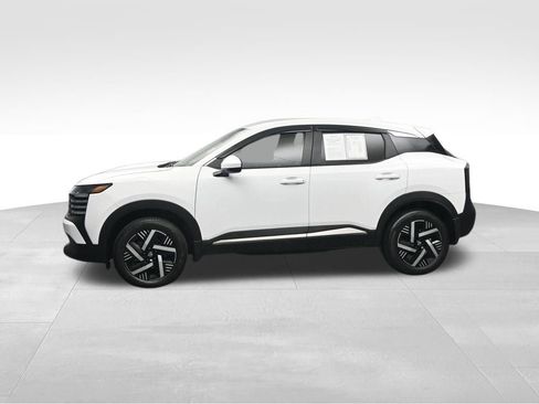 Used 2025 Nissan Kicks SV FWD image 2